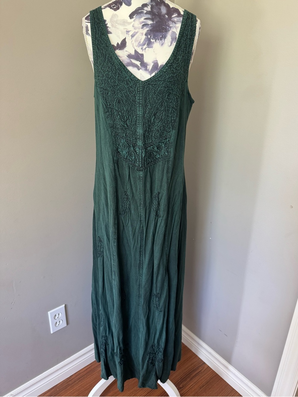 Romeo & Juliet Sleeveless Dark Green Embroidered Maxi Dress